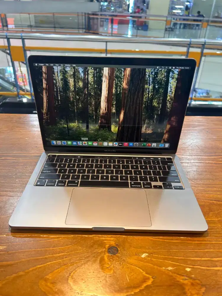 Macbook Air 13 inch M4 , 2025