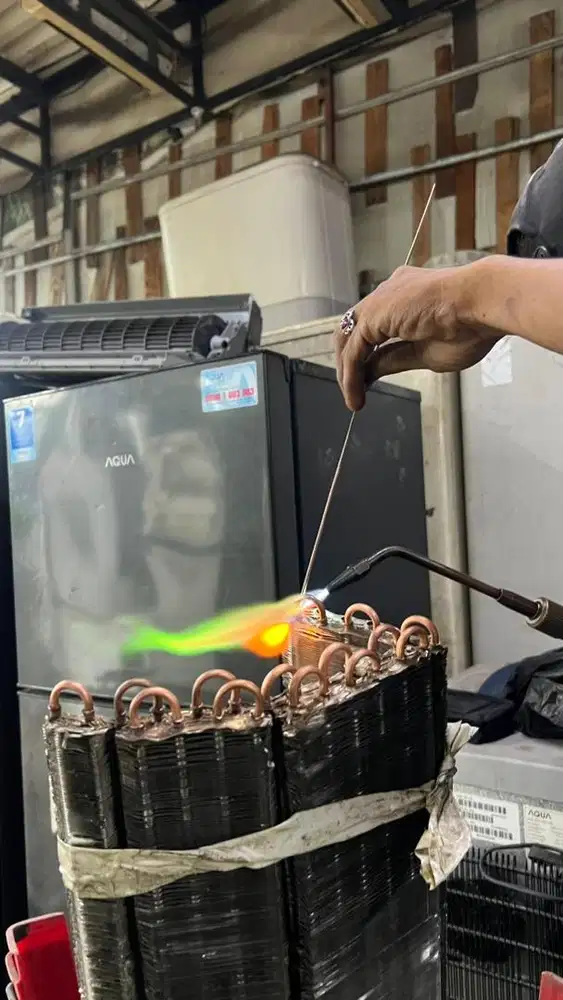 DIBUTUHKAN SEGERA TEKNISI AC dan KENEK