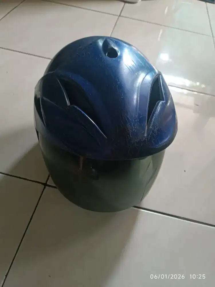 Helm untuk sepeda motor second
