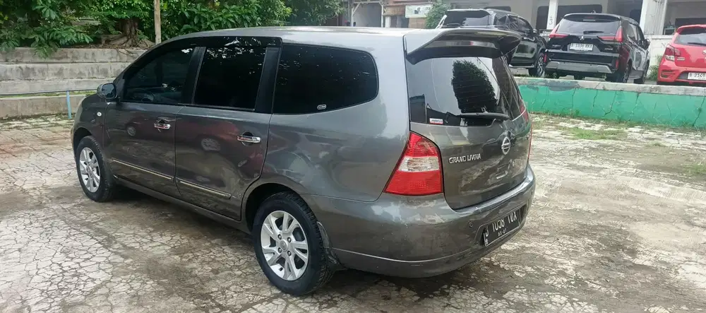 Nissan Grand livina XV M/T 2012
