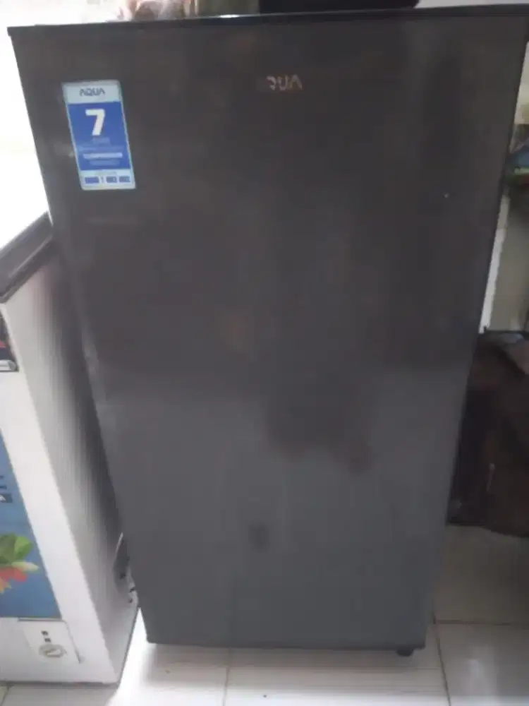 Bismillah jual 1 unit kulkas merk Aqua