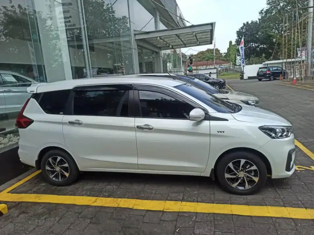 Ertiga Cruise matic one tone putih