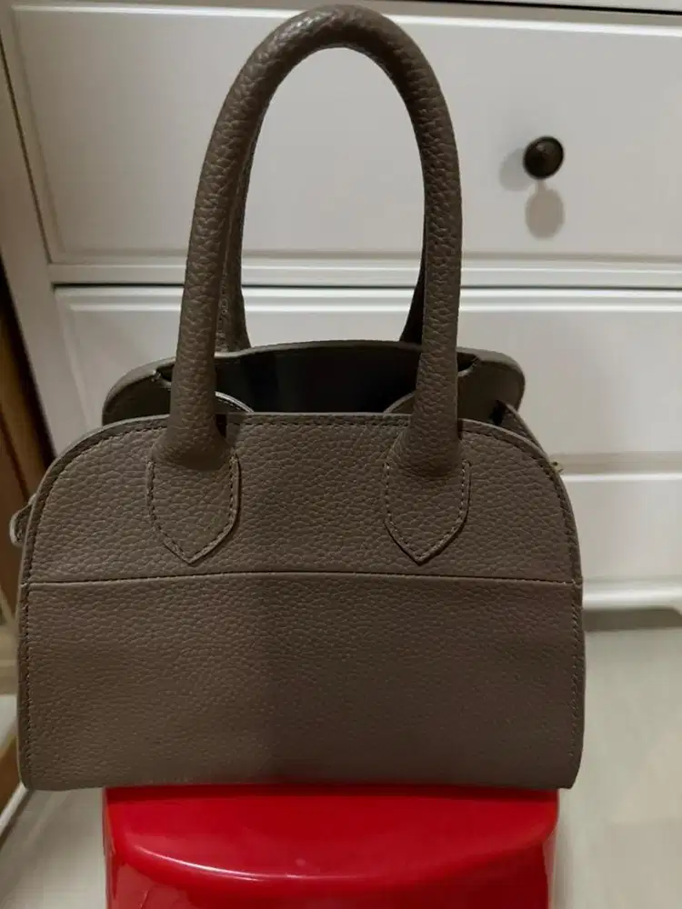 Tas ada tali panjang