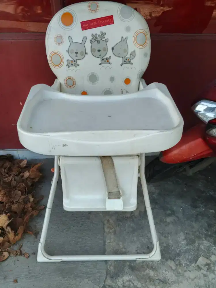 Bangku makan bayi
