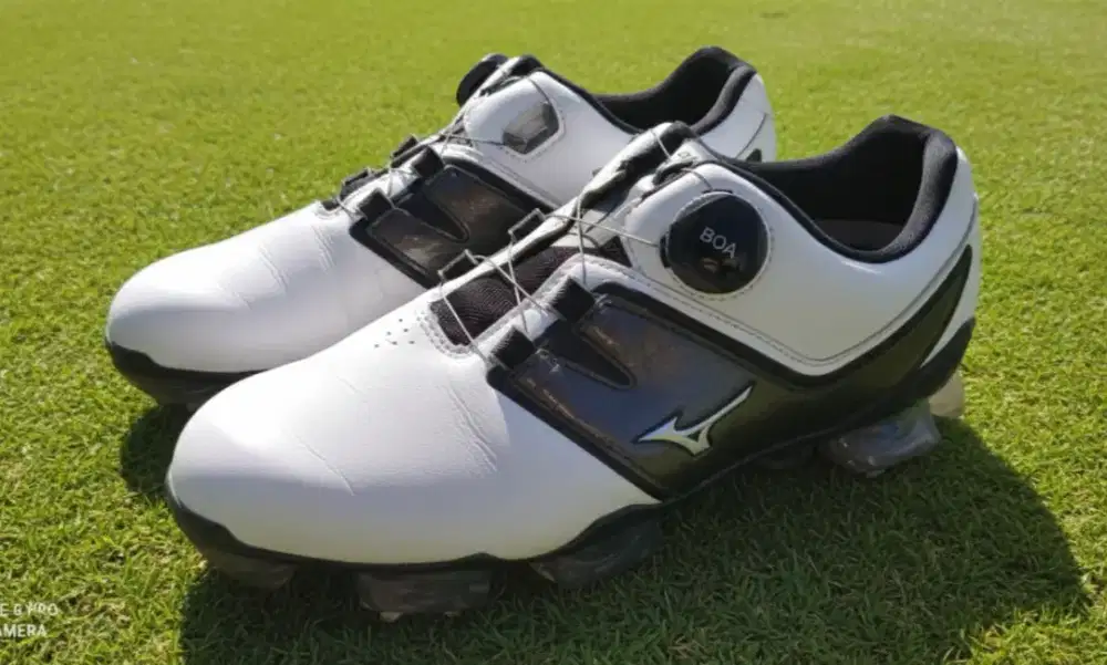 sepatu golf merek Mizuno spike valour 004 BOA