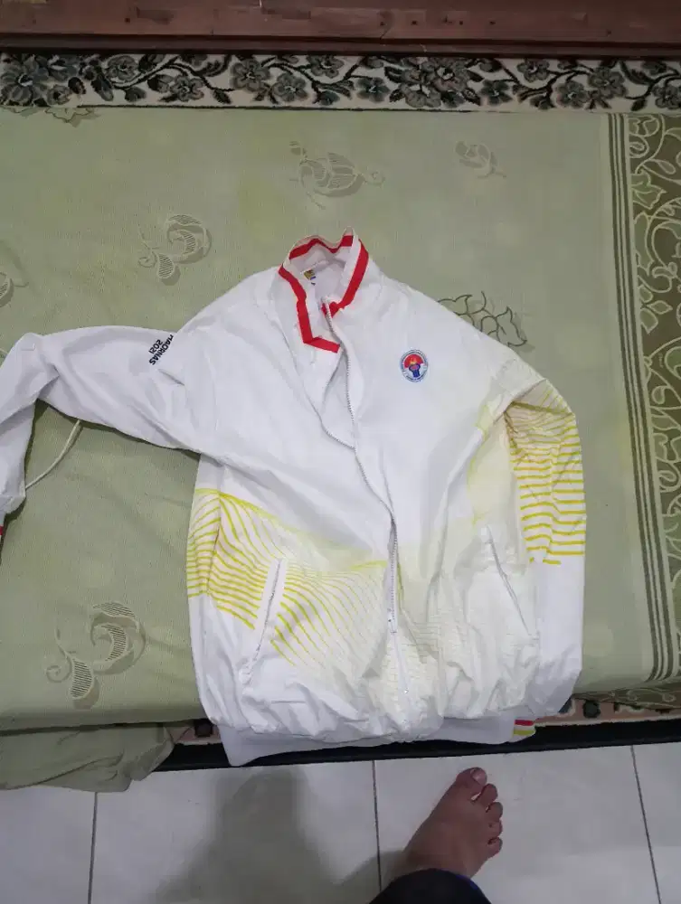 Jaket kemenpora deputi warna putih