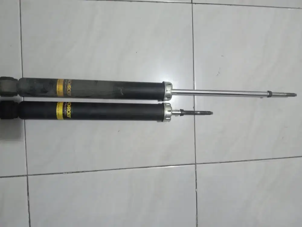 Shockbreaker belakang merk Monroe