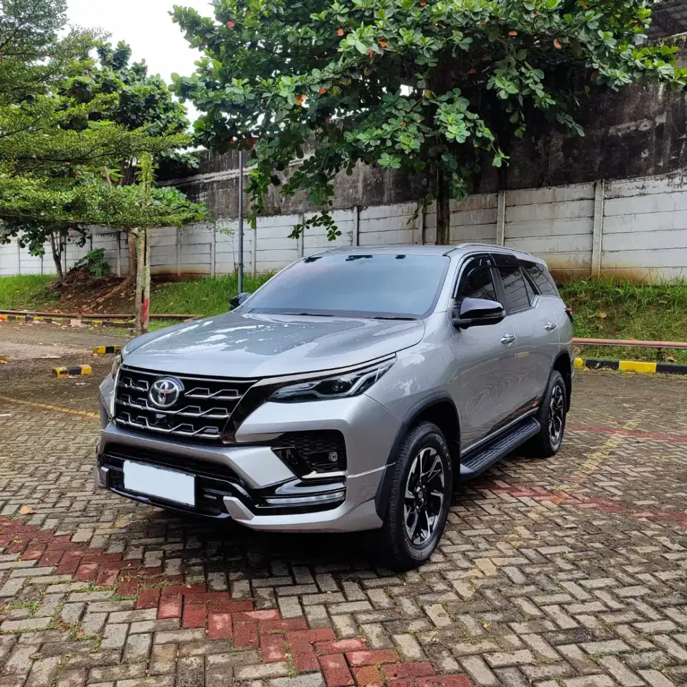 Toyota Fortuner GR 2.8 Thn 2023 KM 12rb!