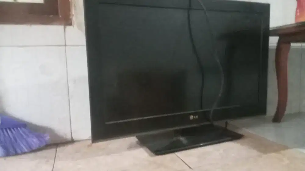 Tv LCD merk LG 32in normal siap pakai