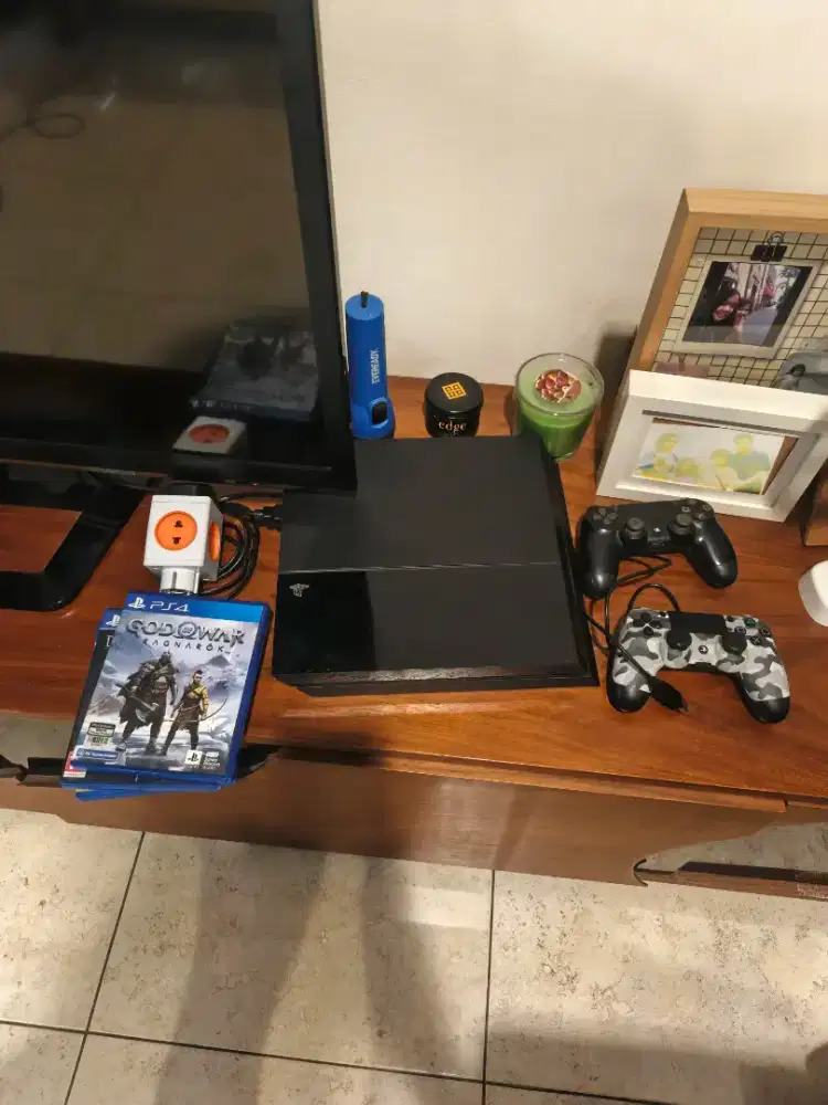 Game PS 4 lengkap 2 joystick dan 3 games