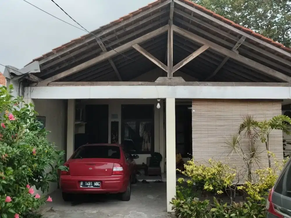 Dijual Cepat BU rumah dengan tanah luas di Ciputat
