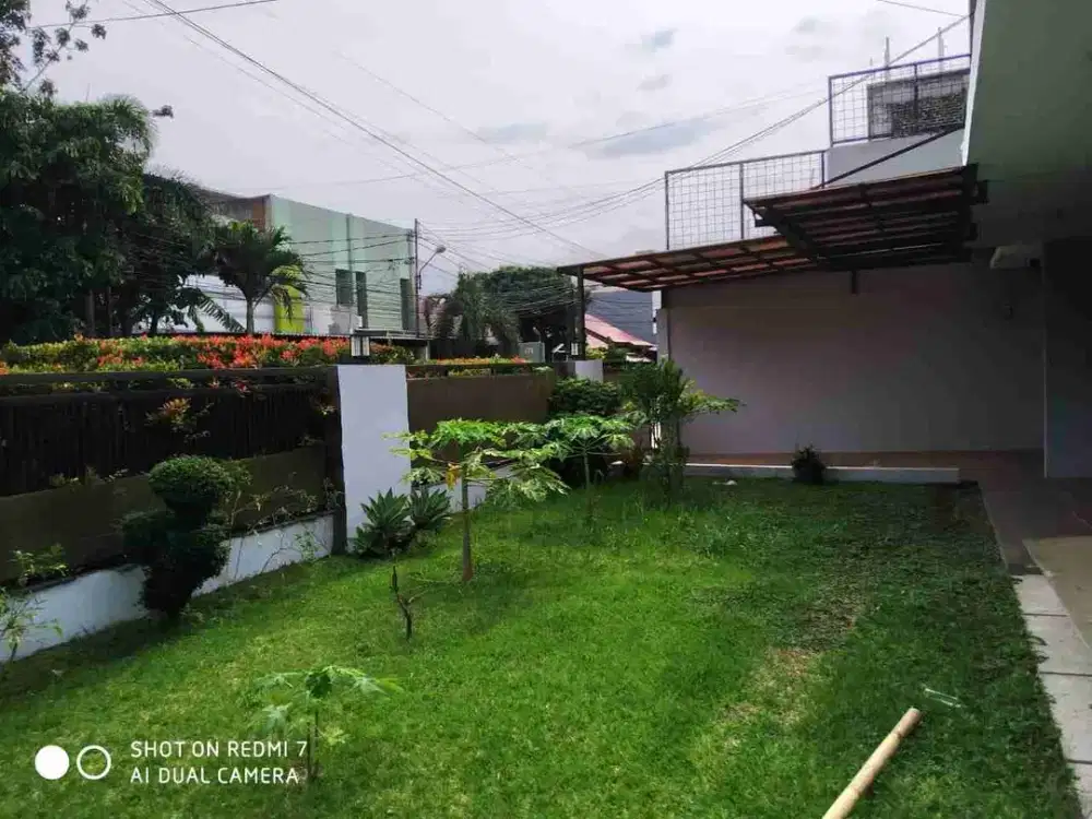 Dijual Rumah Luas Terawat di Kopo Permai