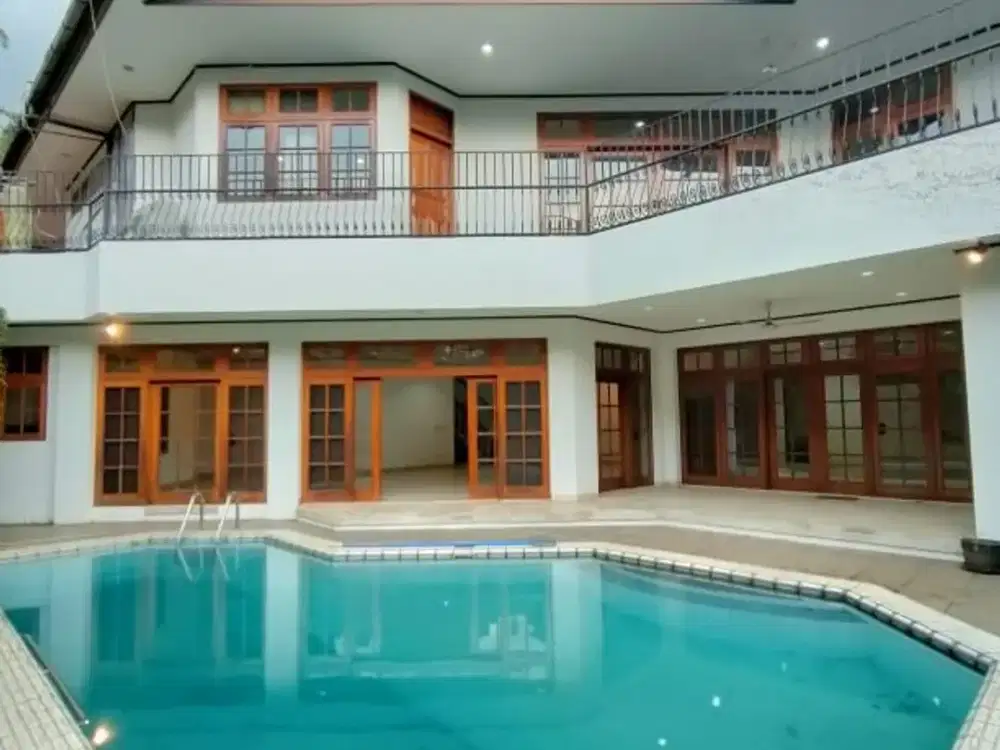 Disewa Rumah 4Br di Area Elite Brawijaya, Cocok untuk Silent Office atau Rumah Pribadi. Pakai Kolam Renang dan Taman Luas, Jakarta Selatan