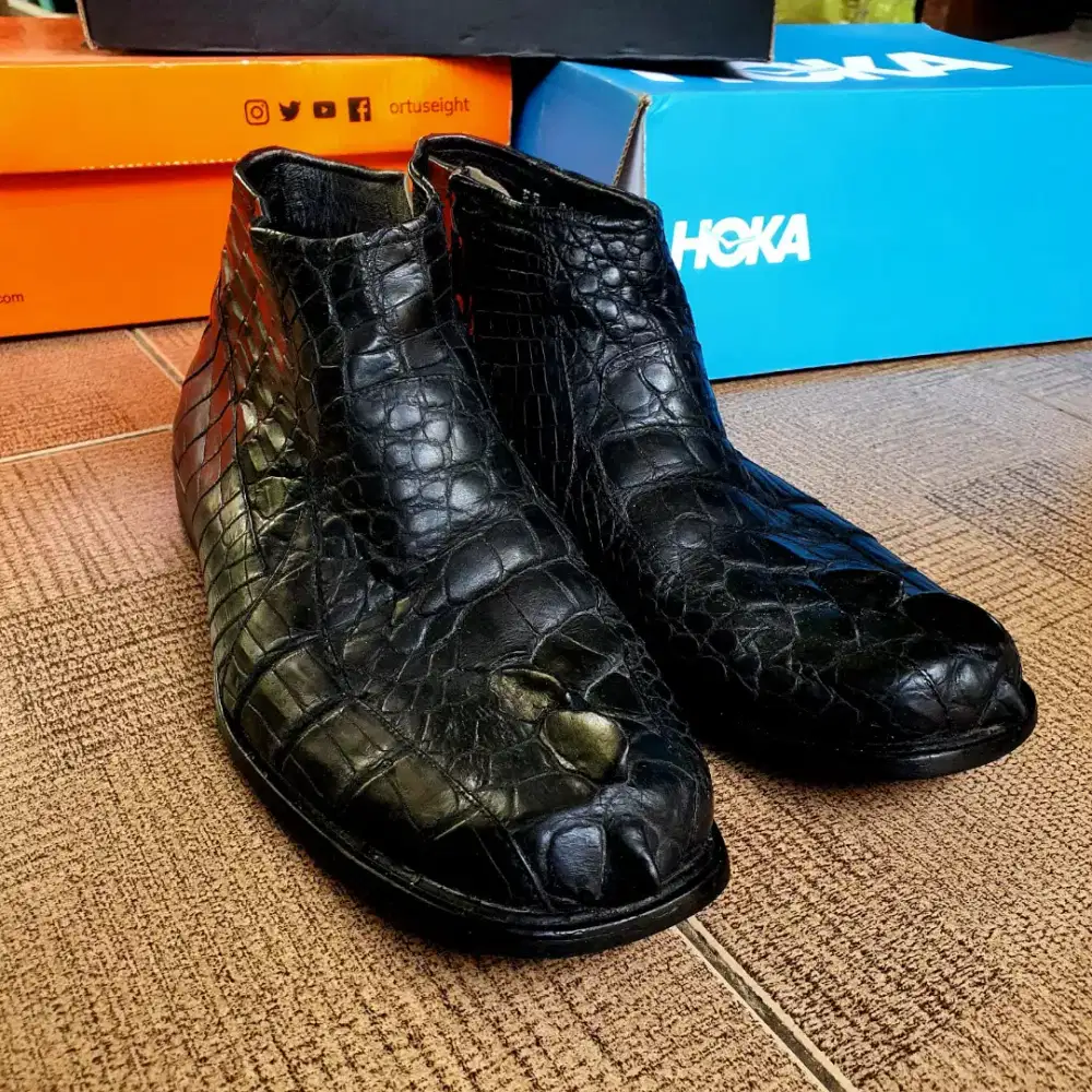 Genuine CROCODILE Leather Black Zipper Boots