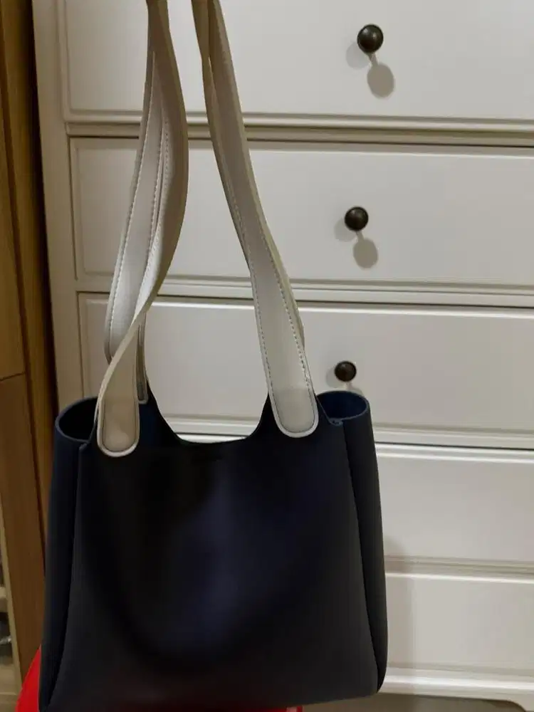Tas sebahu warna navy