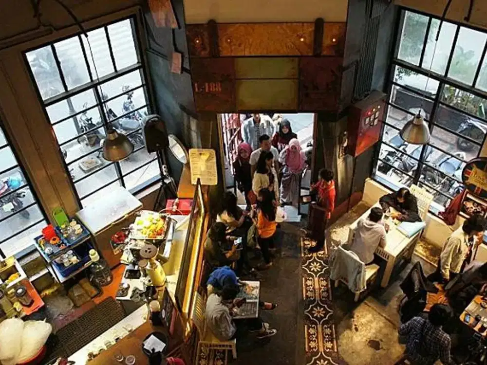 Sewa Ruko 1100 m2 ex Lekker 188 Hoek STRATEGIS di Jalan Asia Afrika , Braga !