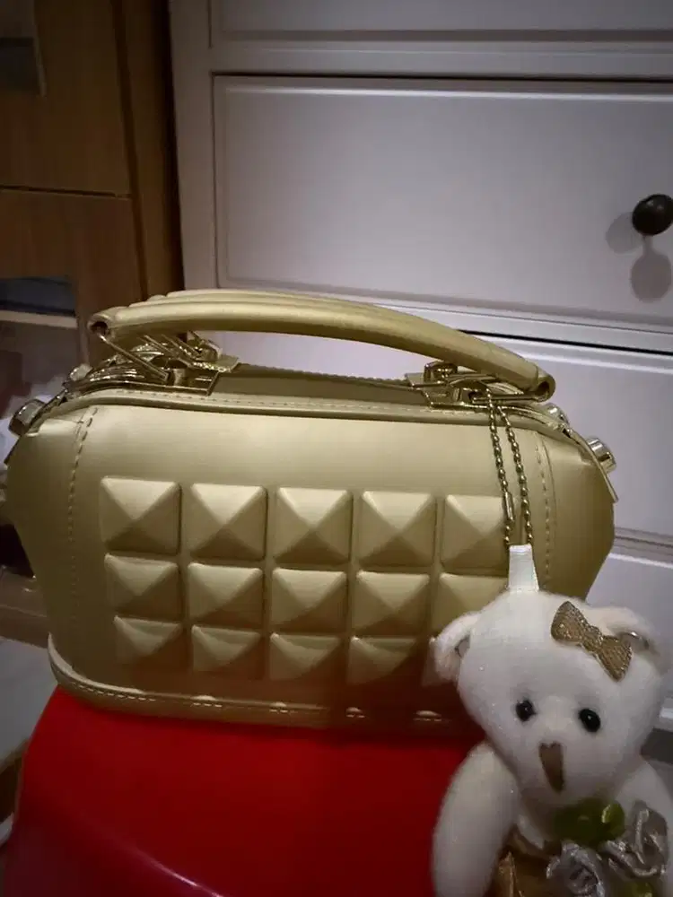 Tas pesta ada tali lantai panjang