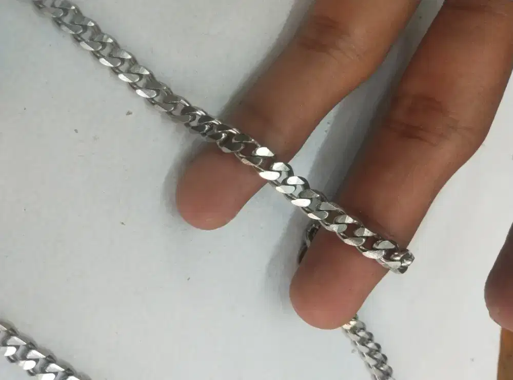 Kalung Titanium