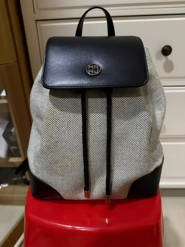Tas ransel wanita merek ini uda pada tau ya saya ga tulis ke baca