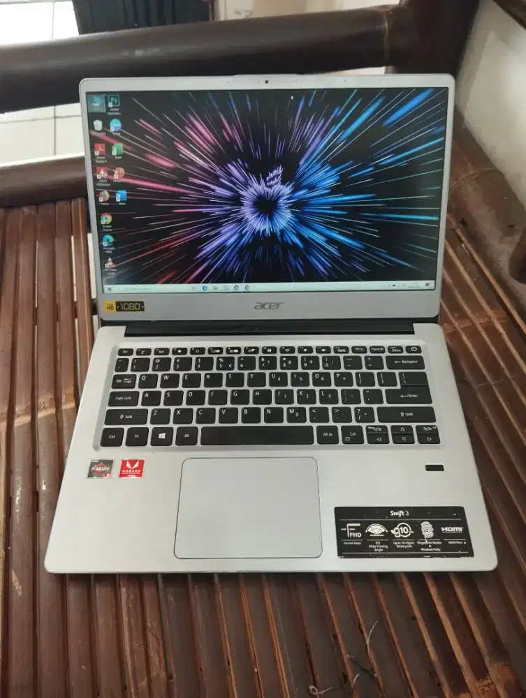 AMD RYZEN 5-3500U (2.10GGz) RAM 8 SSD 512 VGA 2GB.