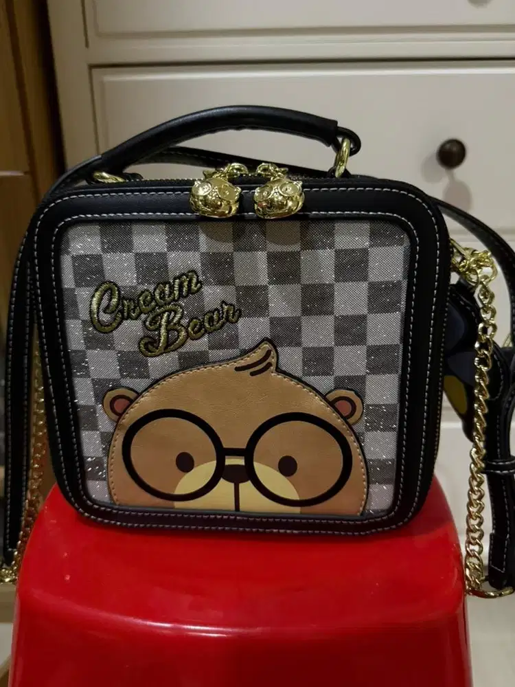 Tas selempang ccok yang punya anak remaja atau dewasa bisa pakai