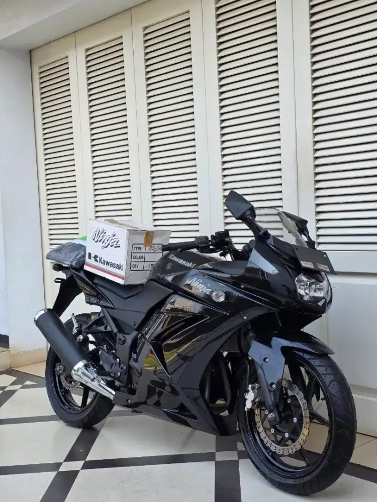 Kawasaki ninja 250R 2011 km 70 perak gress like new