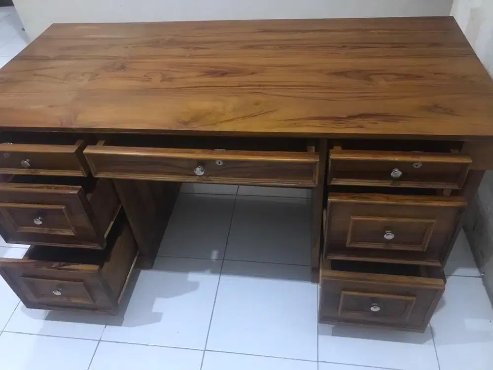 Meja kantor jati tempahan