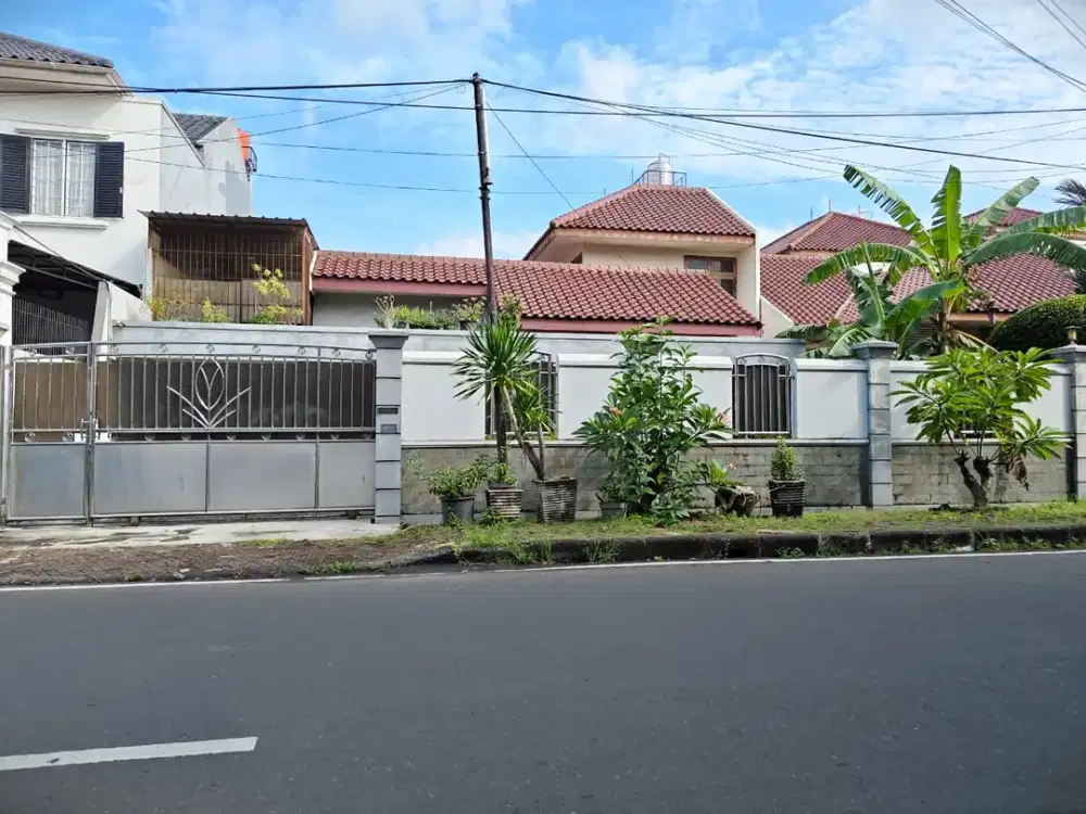 Dijual Murah Rumah Besar Rapi Siap Huni  Di Jalan Pulo Asem Timur Raya