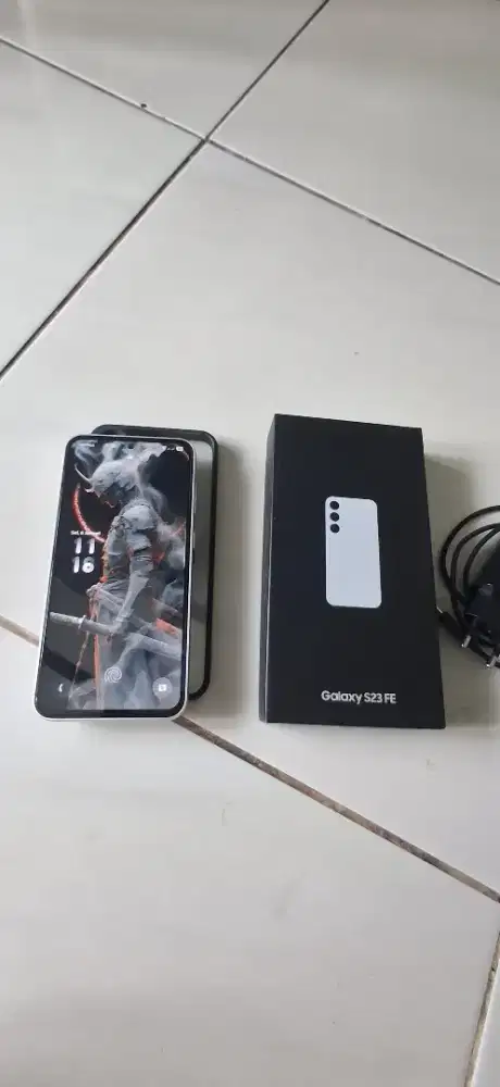 Di jual samsung s23 Fe 8/128gb putih Fullset