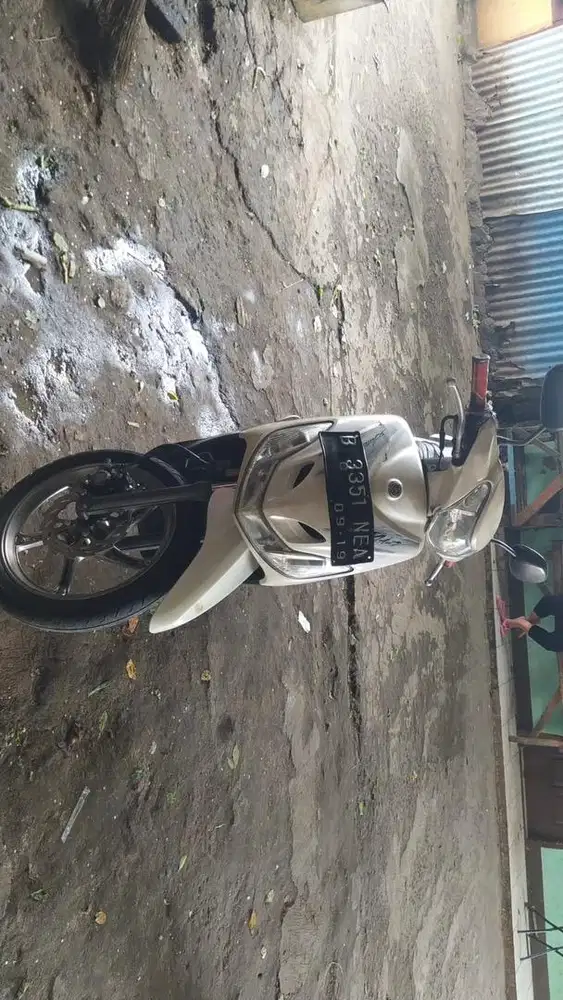 Mio smile 2009 putih