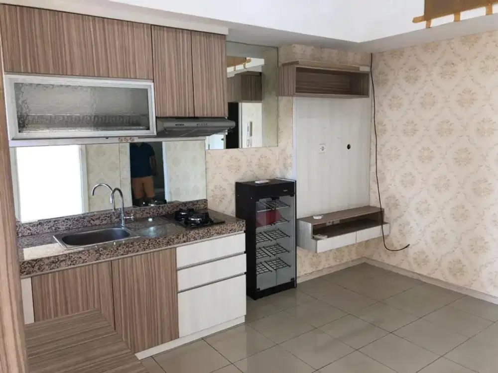 ready disewakan 2bedrooms,semifurnished,18jt/6bulan,sudah ada AC 2 dan kitchen set,lantai rendah,view city,luas 42