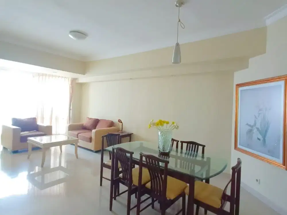 Sewa Kondominium 2 BR 88 m2 Top Floor City View di Taman Anggrek Mall