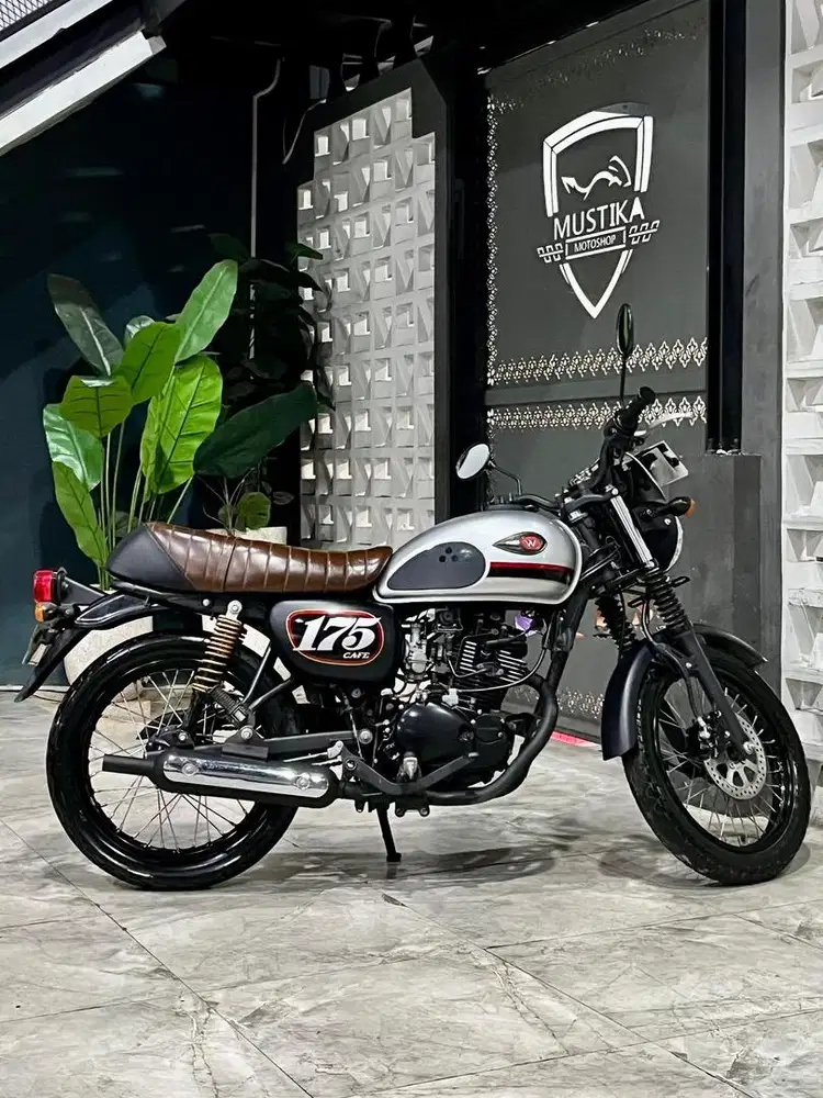 Istimiwir!!Kawasaki W175 Cafe th 2022 - Ayu Mustika