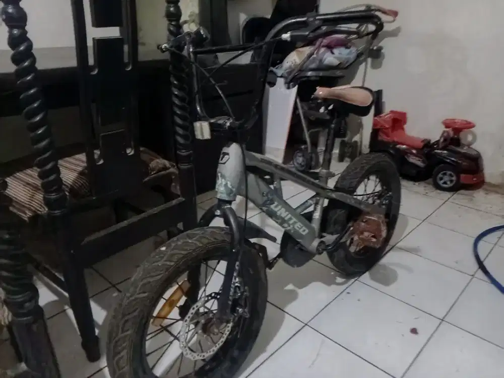 Sepeda BMX anak anak
