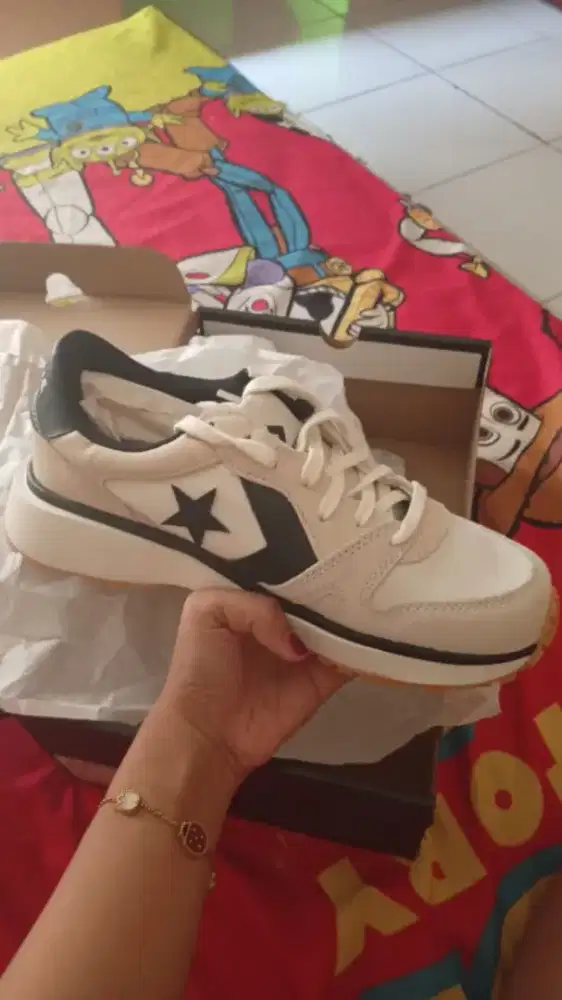 Sepatu converse UK 39 di jual 500.000