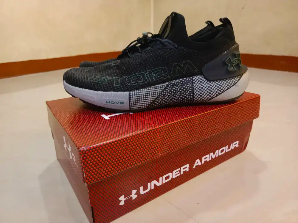 Sepatu under armor phantom