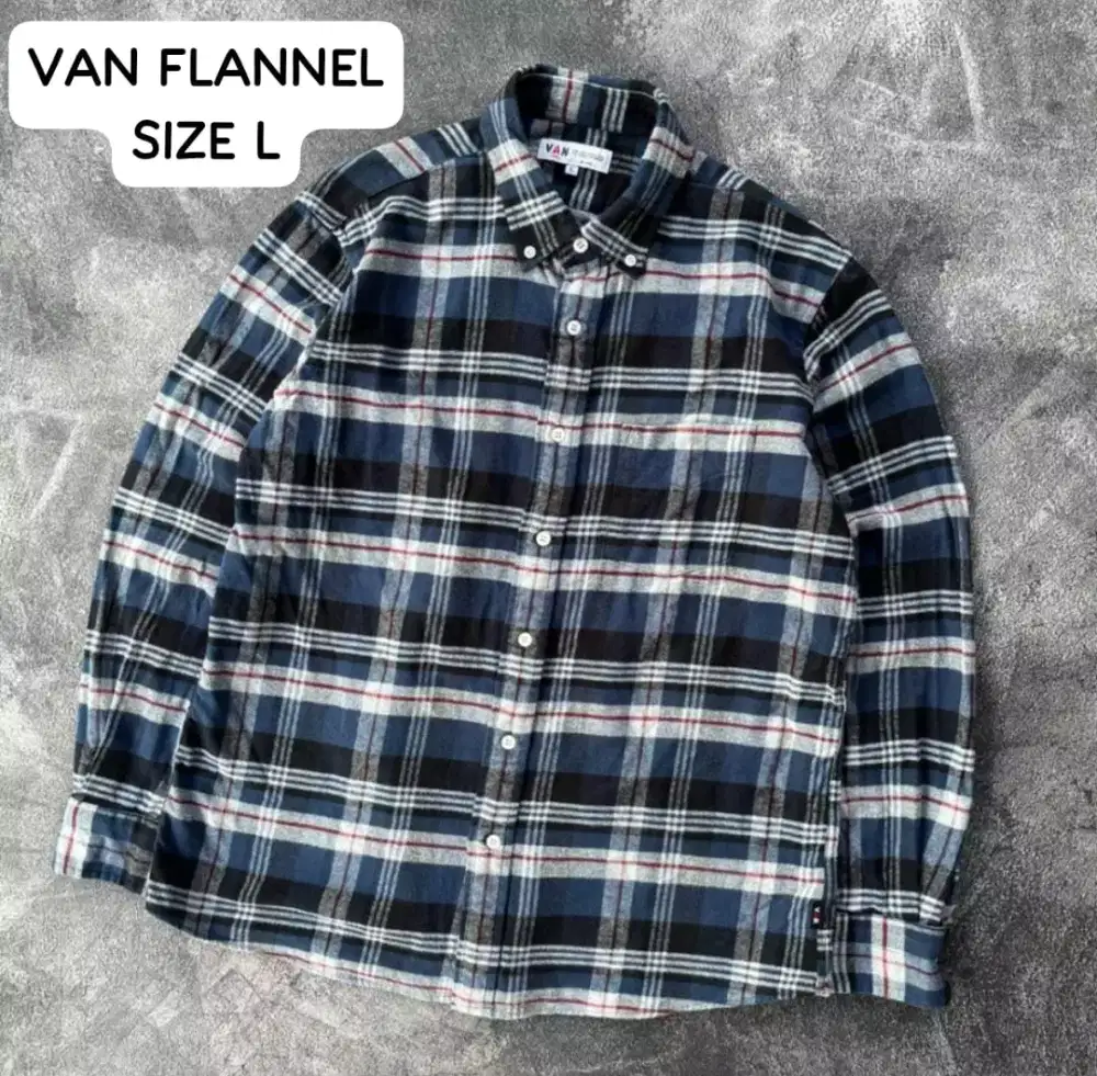 Kemeja Van Flannel Motif Burberry Size L