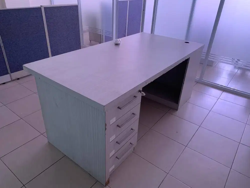 Meja Kantor Bekas Seperti Baru  Meja Kerja Kantor + Laci