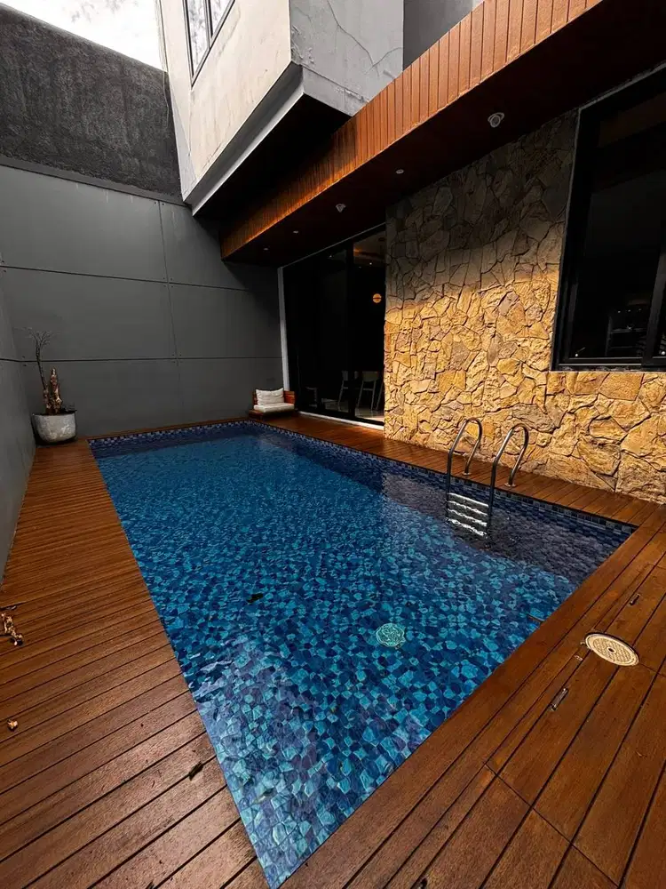 Rumah Dgn Swimming Pool di Kebon Jeruk Jakbar GB-17589