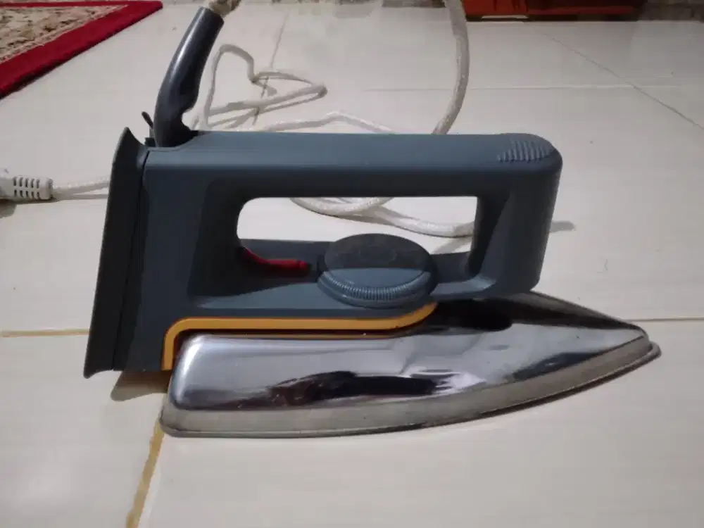 Setrika Philips masih bagus cuma tidak hidup lampu