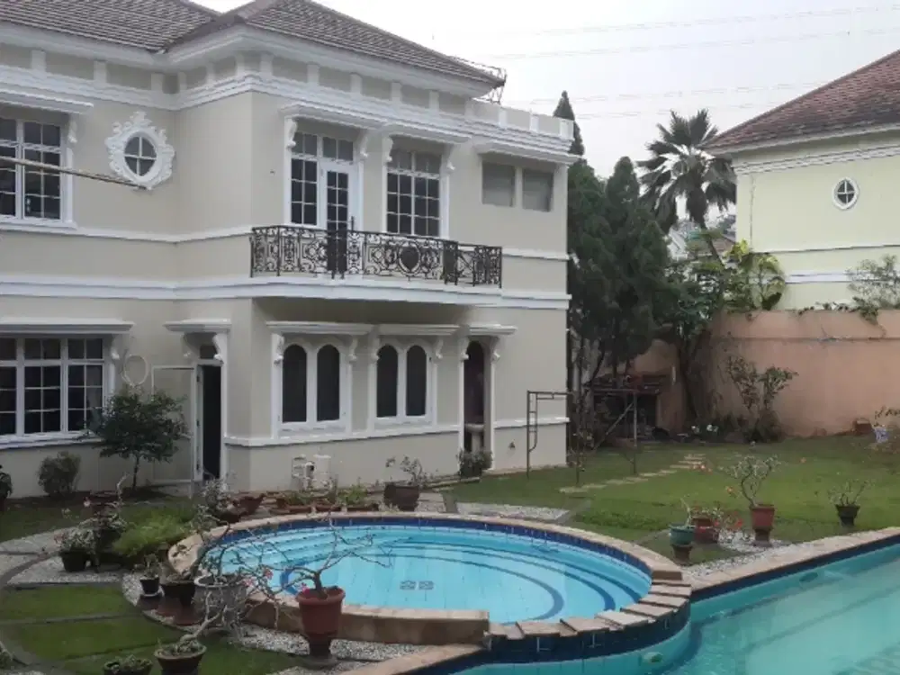 Rumah Clasik besar ada kolam renang diLegenda wisata  Cibubur