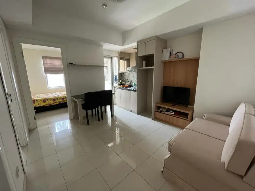 ready disewakan apartemen green lake sunter,tipe 2bedrooms full furnished,view laut priok,hadap utara,AC 3