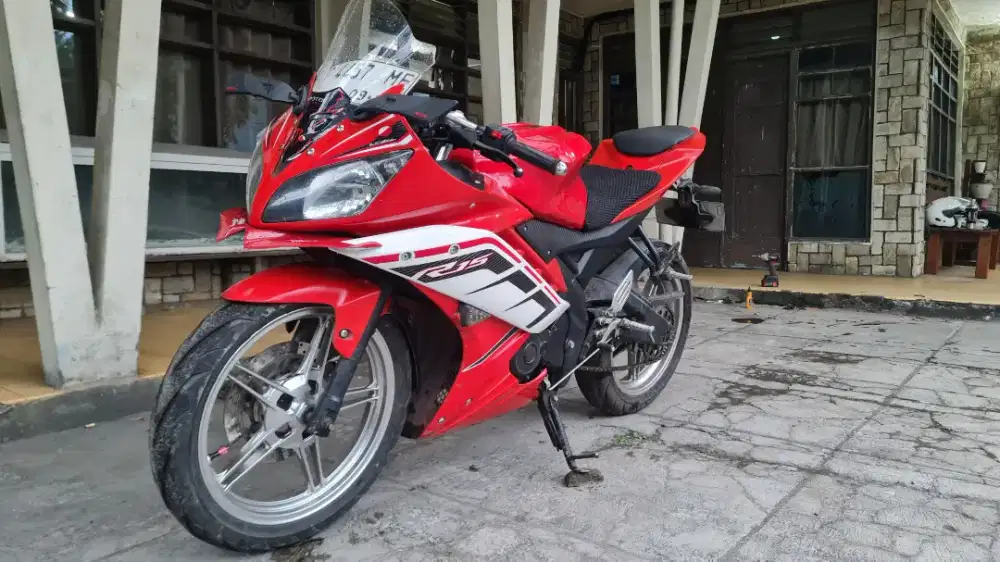 Yamaha R15 v2 merah