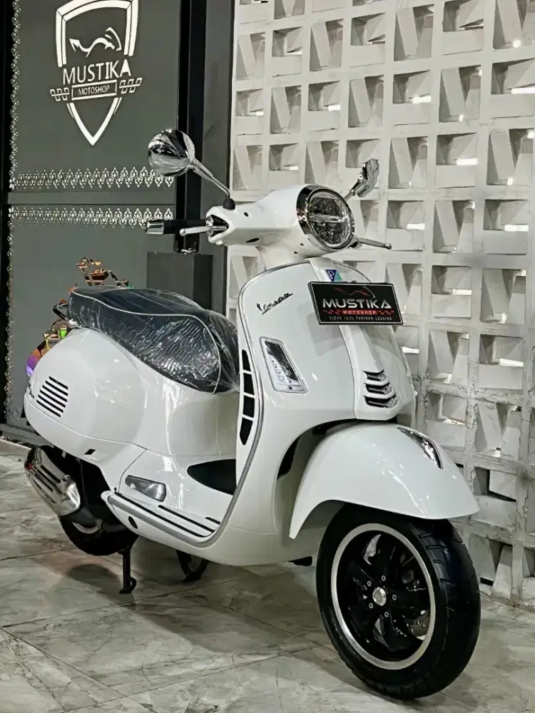 VESPA GTS 150 SUPER 2021 - Chintia Mustika