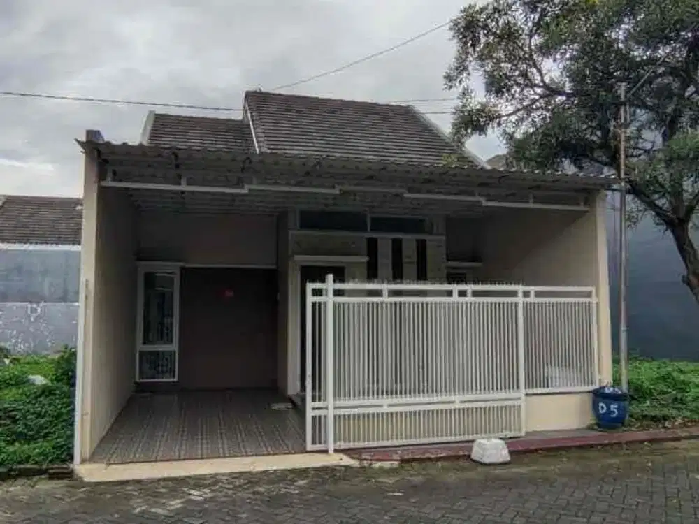 Dijual rumah baru Cluster Boulevard dekat exit tol Pakis Malang