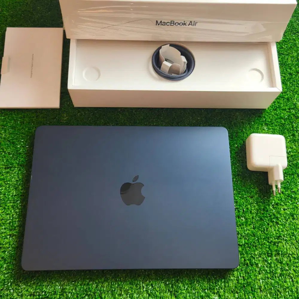 Macbook Air 13,6inch M2 RAM 8GB SSD 512GB Midnight CC 32 Ex resmi