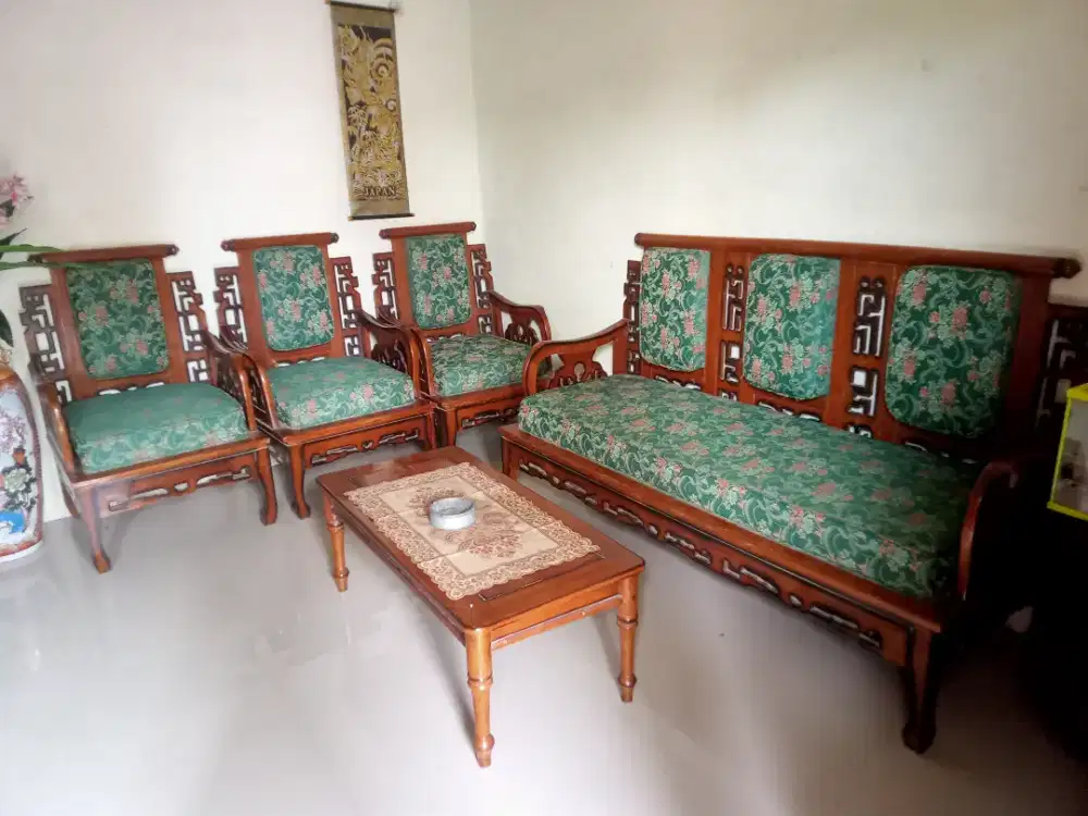 Kursi ukiran kuno mulus