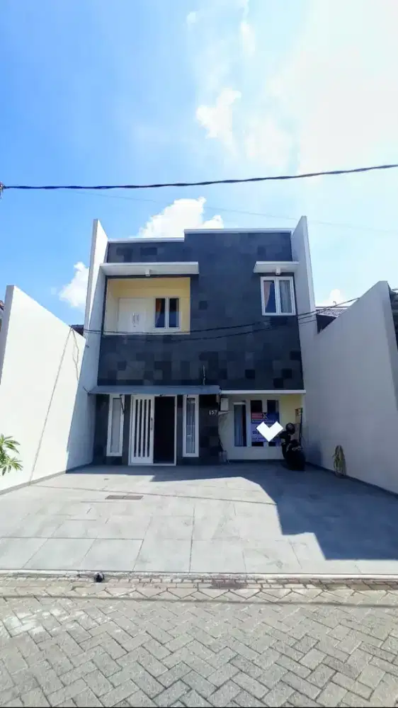 RUMAH DIKONTRAKKAN WARU SIDOARJO COCOK UNTUK KANTOR / HUNIAN PRIBADI