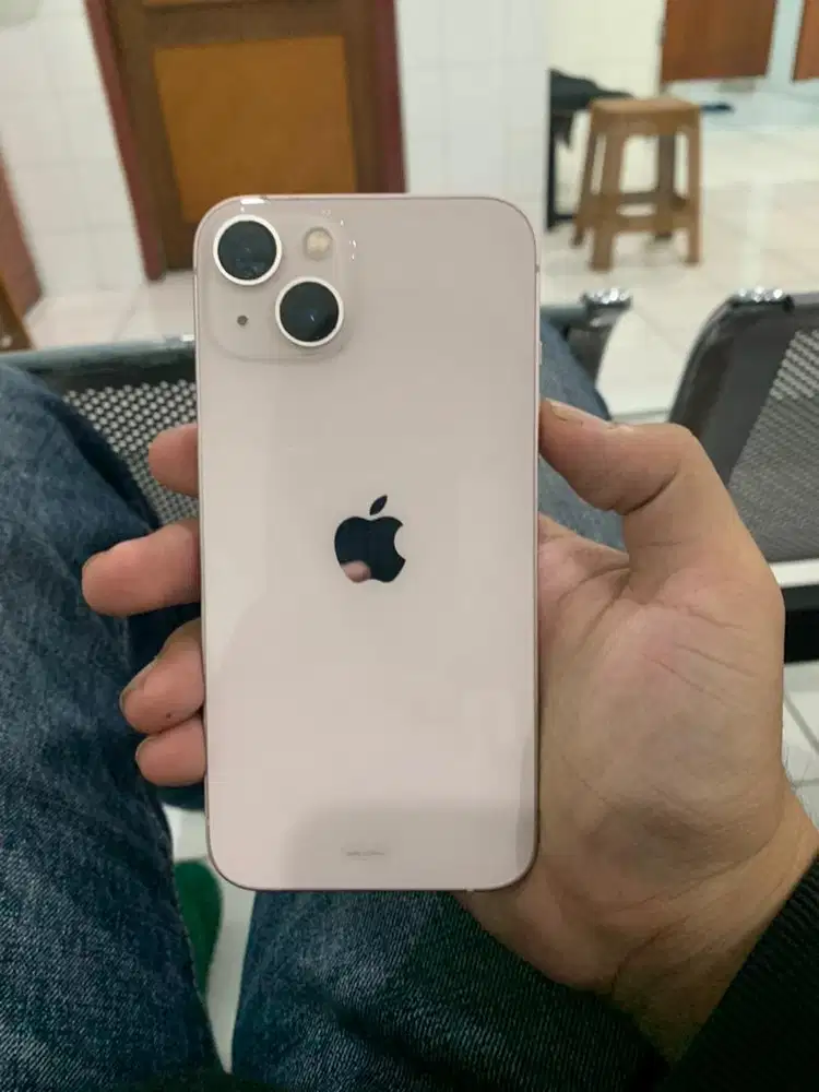 Iphone 13 warna pink
