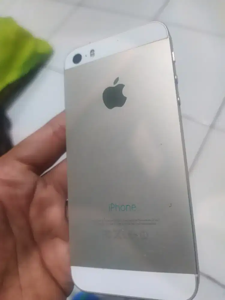 Hp iPhone 5s batangan apa adanya bodi masih 85'/, mulus